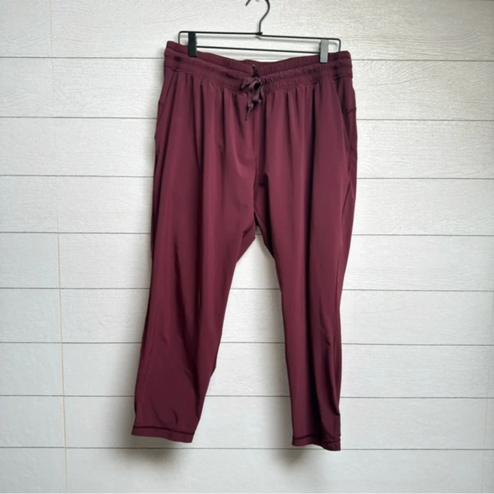 Lululemon Burgundy Wine Light Weight Tapered Jogger Pants Size M /Size 10